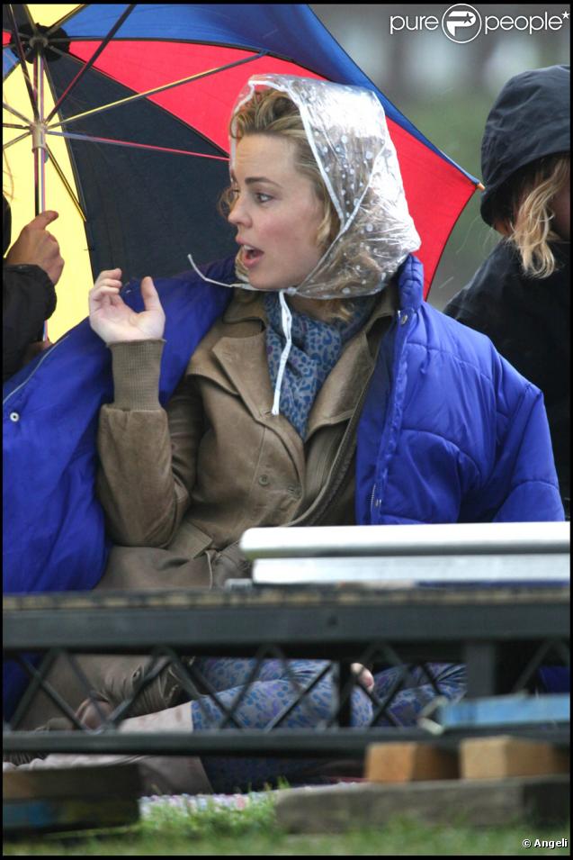 Melissa George sur le tournage de Swinging With the Finkels à Londres le 28 août 2009 
