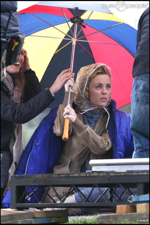 Melissa George sur le tournage de Swinging With the Finkels à Londres le 28 août 2009 