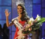 La très belle Stefania Fernandez, Miss Univers 2009, lors de son sacre, le 23 août 2009 !