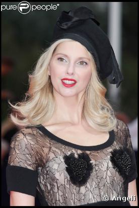 Frédérique Bel superbe en Sonia Rykiel, à l'occasion de l'avant-première de  Like Dandelion Dust , lors du 35e Festival du Film Américain de Deauville, le 7 septembre 2009 !