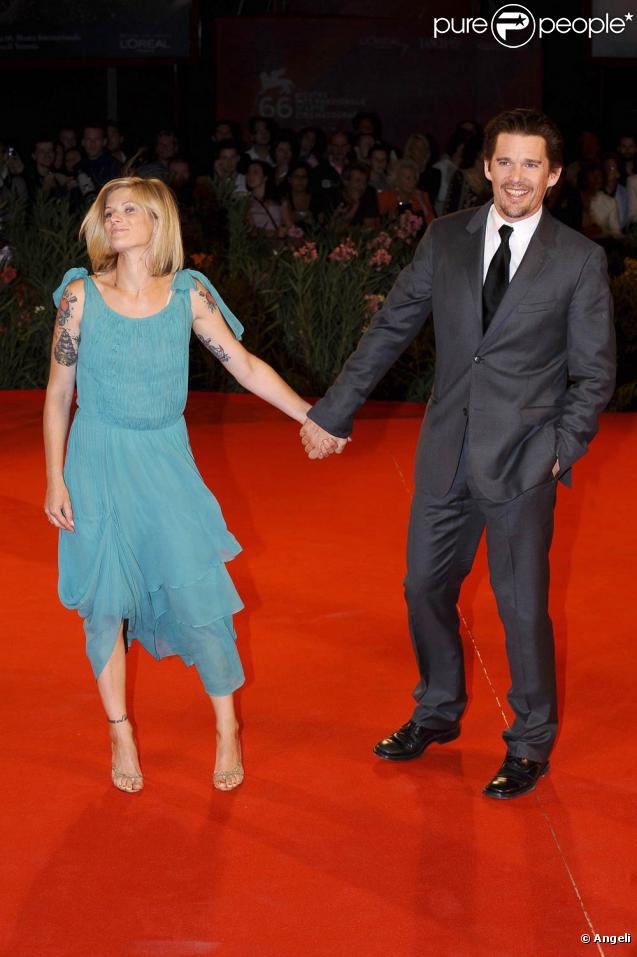 Ethan Hawke et sa femme Ryan Shawhughes, à l'occasion de l'avant-première de  L'élite de Brooklyn , lors de la 66e Mostra de Venise, le 8 septembre 2009 !