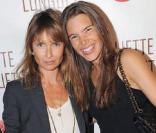 Juliette Longuet est venue saluer Axelle Laffont, venue specialement pour admirer sa nouvelle collection au Fouquet's hier soir.