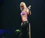 Britney Spears, splendide lors de son concert à Detroit, le mardi 8 septembre. Elle arbore de nouveaux costumes pour la seconde partie de sa tournée américaine.