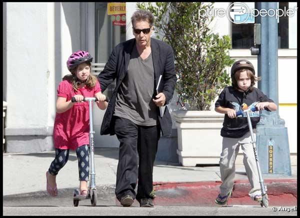 Al Pacino se balade avec ses jumeaux Anton James et Olivia Rose à Beverly Hills