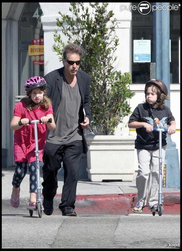 Al Pacino se balade avec ses jumeaux Anton James et Olivia Rose à Beverly Hills
