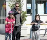 Al Pacino se balade avec ses jumeaux Anton James et Olivia Rose à Beverly Hills