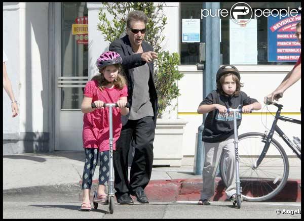 Al Pacino se balade avec ses jumeaux Anton James et Olivia Rose à Beverly Hills