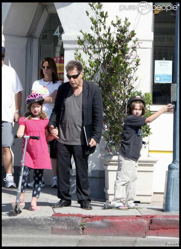 Al Pacino se balade avec ses jumeaux Anton James et Olivia Rose à Beverly Hills