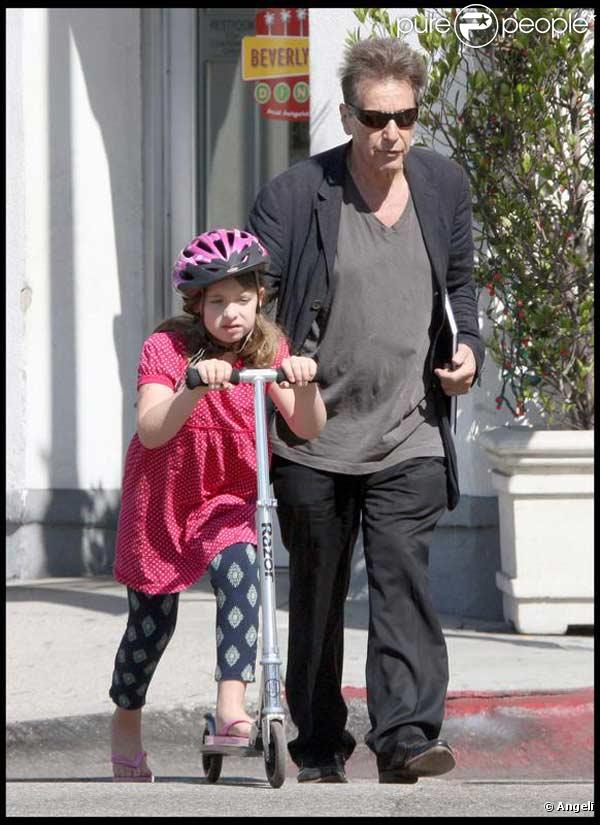 Al Pacino se balade avec ses jumeaux Anton James et Olivia Rose à Beverly Hills