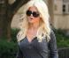 Victoria Silvstedt vraiment ravissante... exhibe ses jolies jambes et fait tourner les têtes !