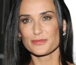 Demi Moore rend hommage à Patrick Swayze, décédé le 14 septembre 2009, à l'âge de 57 ans, des suites d'un cancer du pancréas...