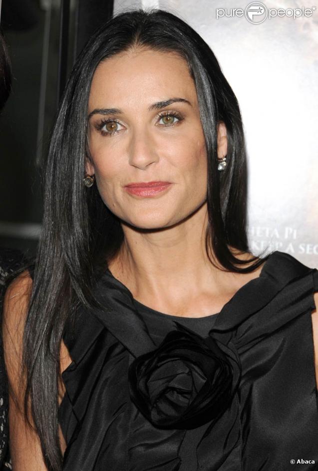 Demi Moore rend hommage à Patrick Swayze, décédé le 14 septembre 2009, à l'âge de 57 ans, des suites d'un cancer du pancréas...