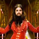 La très jolie Salma Hayek dans son nouveau film... avec une longue et soyeuse barbe !
