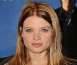 Mélanie Thierry lors de la première à Paris le 15 septembre 2009 du film Le Dernier pour la route avec un joli pull bijoux signé Rykiel 
