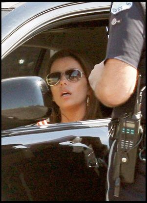 Eva Longoria en train de se faire arrêter à Los Angeles le 16/09/09 