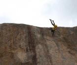  Jyothi Raj a pour passion d'escalader des parois vertigineuses à mains nues  
