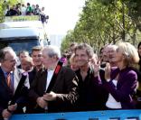 Bertrand Delanoë, Frédéric Mitterrand, Jacques Lang et Valérie Pécresse, en tête de cortège pour la 11e Techno Parade, le 19 septembre 2009.