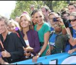 Bertrand Delanoë, Frédéric Mitterrand, Valérie Bègue, Jacques Lang et Valérie Pécresse, en tête de cortège pour la 11e Techno Parade, le 19 septembre 2009.