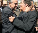 Frederic Mitterrand et Jack Lang... le baiser, le baiser ! A la techno-parade le 19 septembre