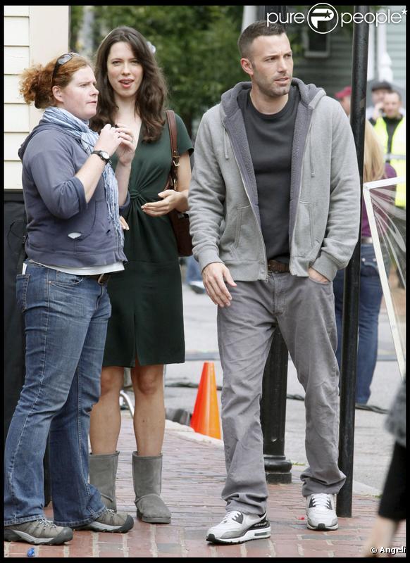 Rebecca Hall et Ben Affleck sur le tournage de The Town . Septembre 2009