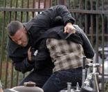 Ben Affleck, sur le tournage de son film The Town, à Boston. Il tourne une scène de bagarre. Septembre 2009