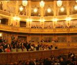 Après deux ans de rénovation, l'Opéra Royal du Château de Versailles a repris vie...