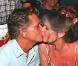 Brigitte Bardot et son dernier mari Bernard d'Ormale, se faisant des bisous à St Tropez, le 10 juillet 1995