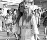 Brigitte en mode hippie chic à St Tropez ! Juillet 1974 