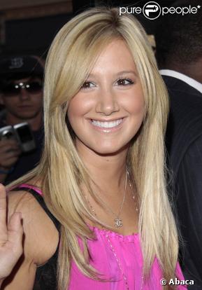 Ashley Tisdale ( High School Musical ) tout en glamour pour la première de la comédie musicale  Fame  à Los Angeles, le 23 septembre.