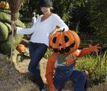 Hélène de Fougerolles, une sorcière de charme à l'inauguration du thème d'Halloween au parc Disneyland Paris, le 26/09/09