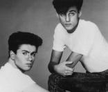 Andrew Ridgeley et George Michael du groupe Wham ! dans les années 80
