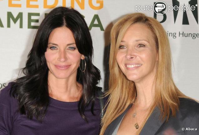Lisa Kudrow et Courteney Cox à la soirée de charité Rock a Little, Feed a Lot, au Club Nokia de L.A. 29/09/09