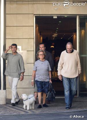 Jacques et Bernadette Chirac accompagnés de leur chien Sumo, le temps de l'insouciance
