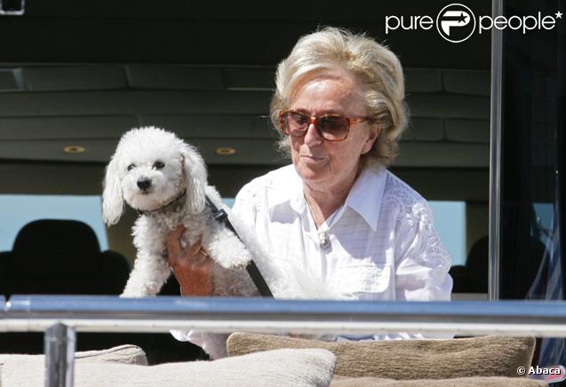 Bernadette Chirac accompagnée de son chien Sumo, le temps de l'insouciance