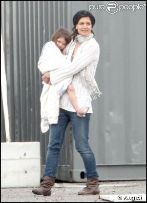 Katie Holmes et Suri sont venues voir papa Tom sur le tournage de Wichita (Boston, 2 octobre 2009)