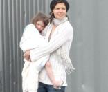 Katie Holmes et Suri sont venues voir papa Tom sur le tournage de Wichita (Boston, 2 octobre 2009)