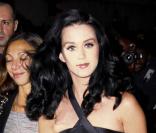 Katy Pery arrive au défilé Jean-Paul Gaultier lors de la Fashion Week parisienne le 3 octobre 2009
