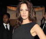 Asia Argento sublime en total look noir 