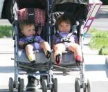 Jerry O'Connell part acheter des couches avec ses deux jumelles à Calabasas en Californie le 5 octobre 2009