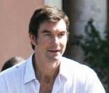 Jerry O'Connell part acheter des couches avec ses deux jumelles à Calabasas en Californie le 5 octobre 2009