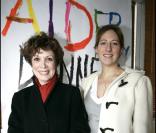 Catherine Laborde et Maud Fontenoy soutiennent le Secours Populaire le jour de la Saint Valentin