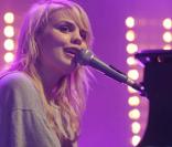 Coeur de Pirate en concert le 6 octobre à Paris. 