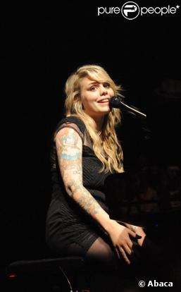 Coeur de Pirate en concert à Paris à la Cigale le 6 octobre 2009