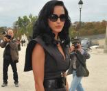 Katy Perry chicissime aux Tuileries pour le défilé Karl Lagerfeld 