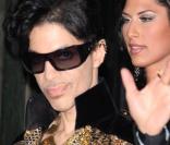 Prince et son amie à la sortie du défilé Saint Laurent 