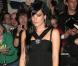 A la soirée GQ de Londres, en septembre 2009, Lily Allen porte bien sûr du Chanel mais n'hésite pas à détourner la robe, en omettant une partie... 