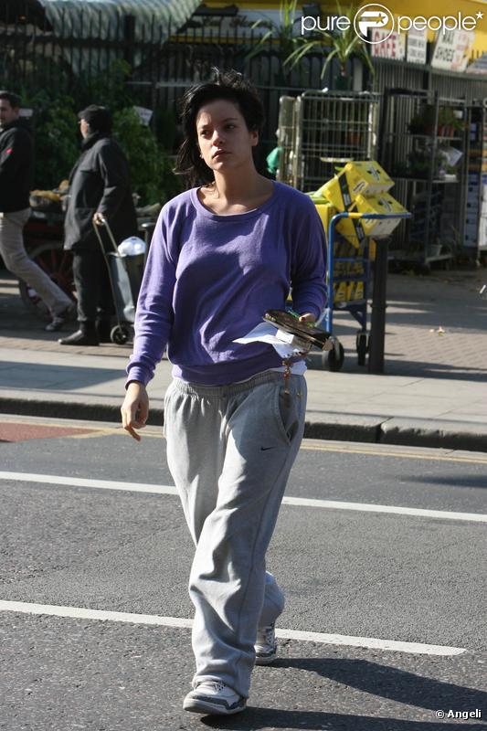 Mais Lily Allen, c'est aussi ça. Capable du meilleur comme du pire, elle sait se moquer des conventions pour privilégier le confort. 