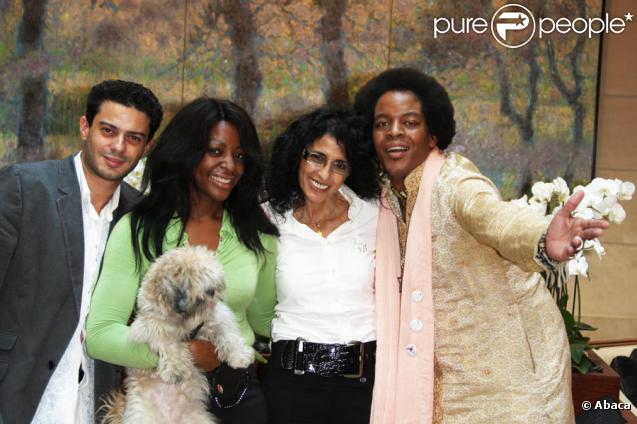 Miss Dominique, Gregory Bakian, Deborah et Bertand  lors de la conférence de presse de l'association Faire Face à Paris le 22 septembre 2009