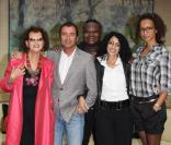Claudia Cardinale, Bernard Montiel, Magloire, Deborah et Sonia Rolland lors de la conférence de presse de l'association 