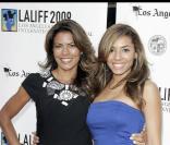 Lisa et Christina Vidal : un duo noir et bleu et des sourires blanc éclatants !  